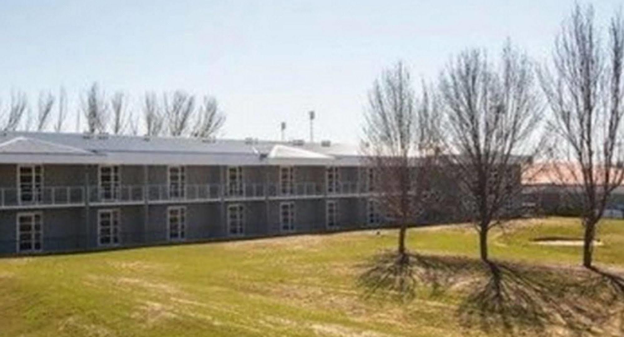 Abode Narrabundah Ξενοδοχείο Κανμπέρα Εξωτερικό φωτογραφία